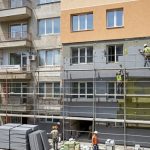 Фасадната изолация не се държи само на лепило: ролята на механичното закрепване